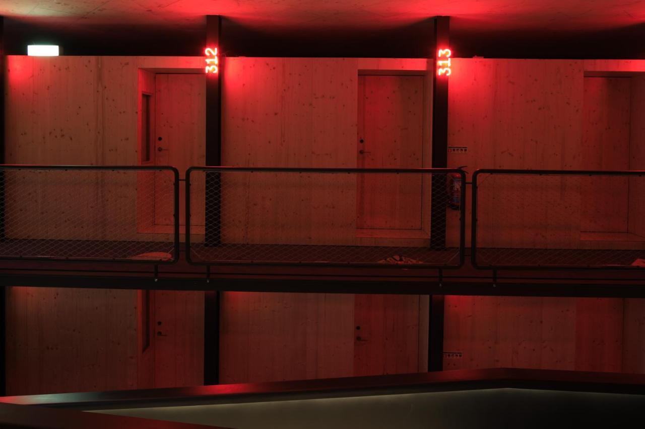Zero Box Hotel